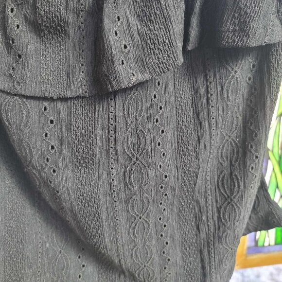 Reitmans 2X NWT Black halter top with frill around neck - Picture 5 of 6